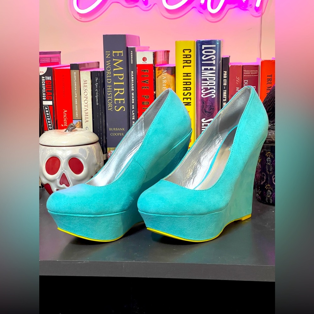 NEW Vintage Charlotte Russe Turquoise Blue Wedge Heel with Yellow Bottoms Sz 7